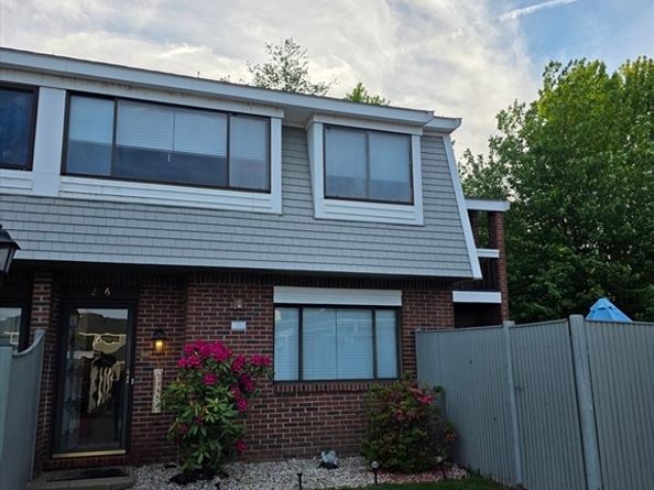 206 Greenbrook Dr 206, Stoughton MA 02072