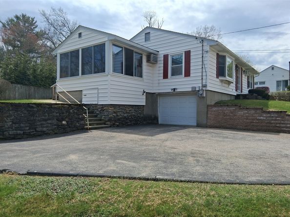 4 Ayrshire Rd, Worcester MA 01604