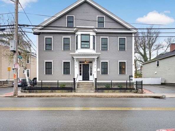 49 Essex St 2L, Salem MA 01970