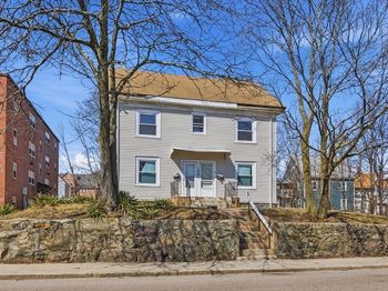 1081 River St