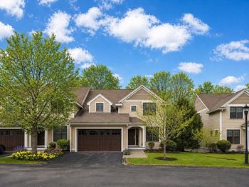 10 Graystone Cir