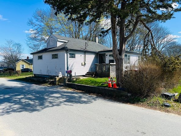 19 Oakdale St, Wareham MA 02571