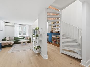 15 Cazenove St