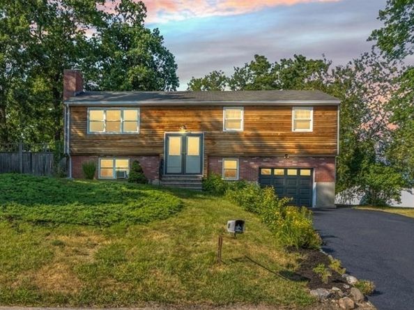 49 Longfellow Dr, Newburyport MA 01950