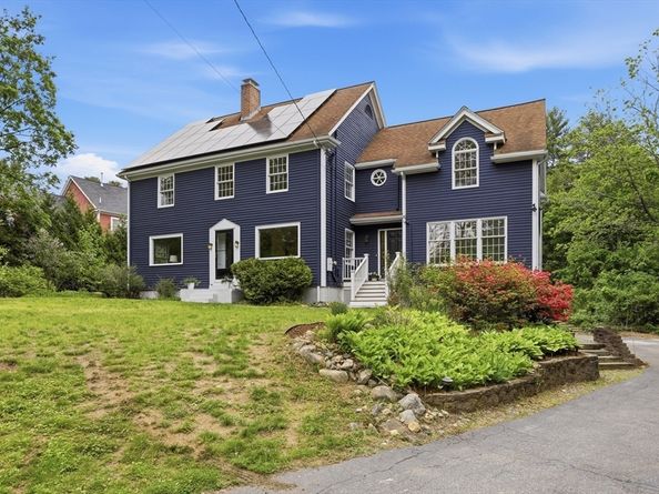 106 Concord Rd, Bedford MA 01730