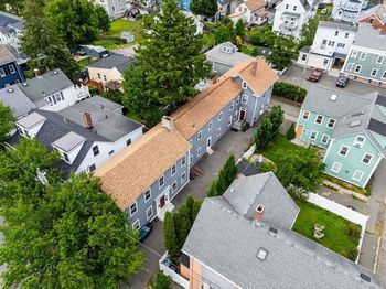 8 Saunders St