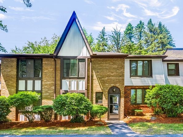8 Cobblestone Ln 8, Worcester MA 01606