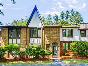 8 Cobblestone Ln