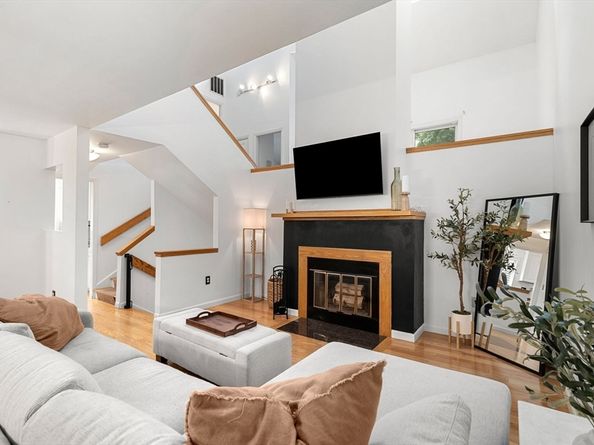 406 Pine Brook Dr 406, Peabody MA 01960