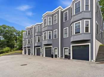 577 Baker St