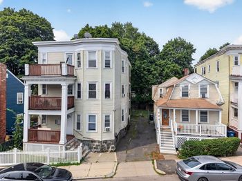 109 Capen St