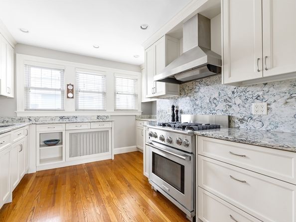 390 Weld St 2, Boston MA 02132