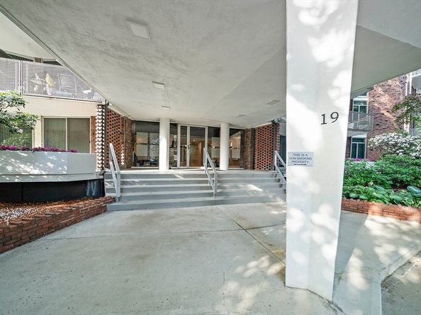 19 Winchester St 110, Brookline MA 02446
