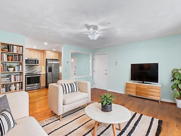 5 Ash St 9, Medford MA 02155