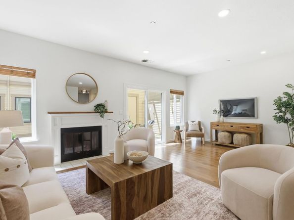 969 La Mesa Terrace G, Sunnyvale CA 94086