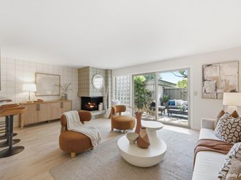 30 Los Altos Square