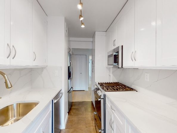 211 East 53rd Street 11D, New York NY 10022