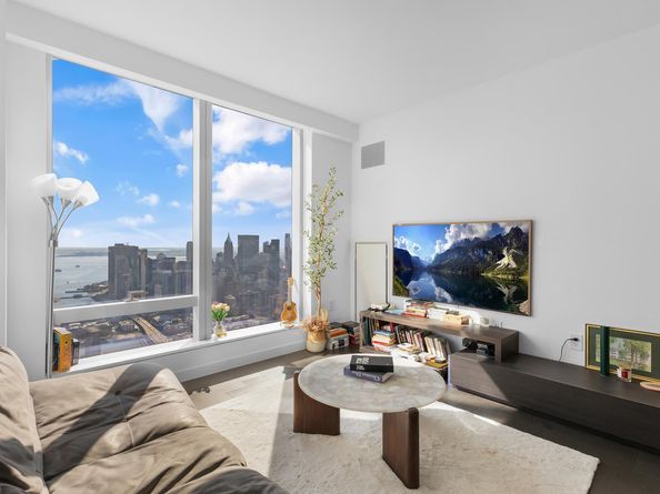 252 South Street 73K, New York NY 10002