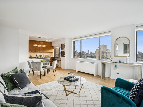 45 West 67th Street 22B, New York NY 10023