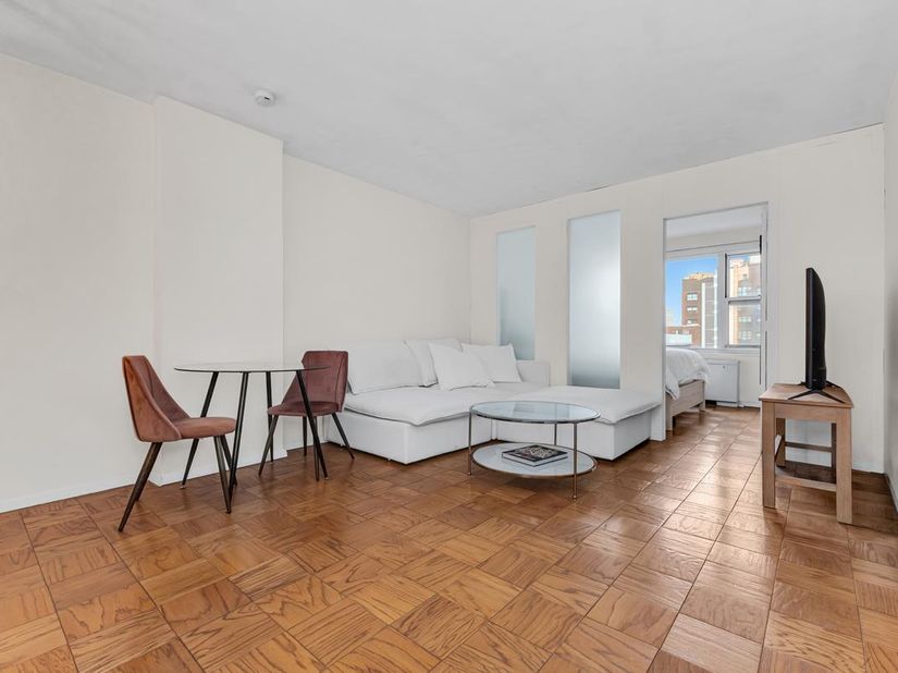 305 East 24th Street 10L, New York NY 10010