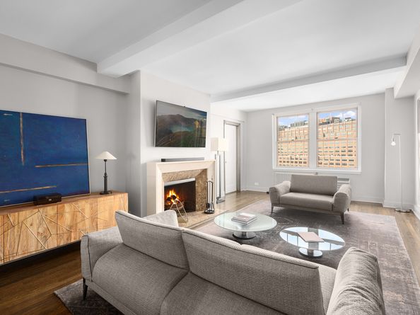 2 Horatio Street 15J, New York NY 10014