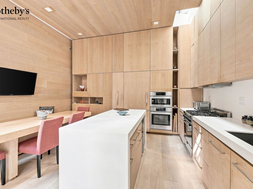 131 East 39th Street, New York NY 10016