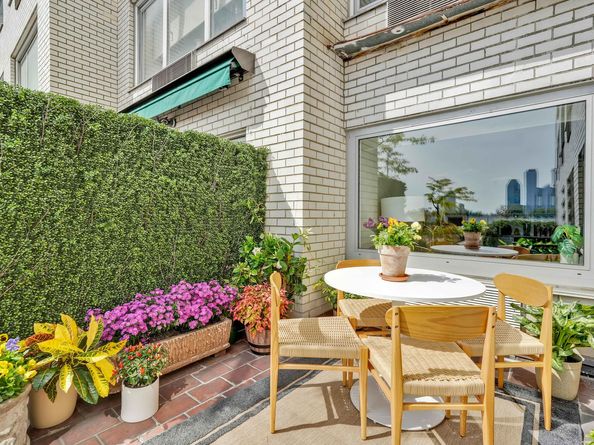 45 Sutton Place S 2G, New York NY 10022