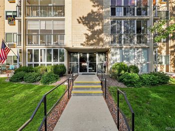 3022 S Wheeling Way