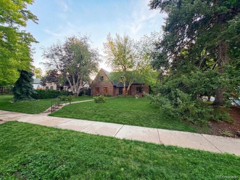 1600 Hudson Street, Denver CO 80220
