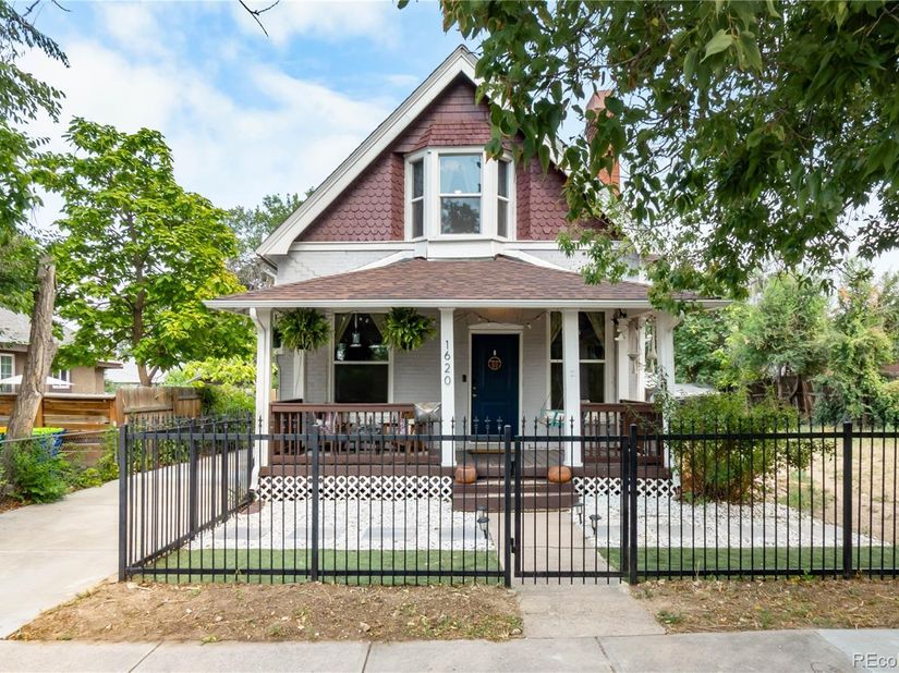 1620 Dallas Street, Aurora CO 80010
