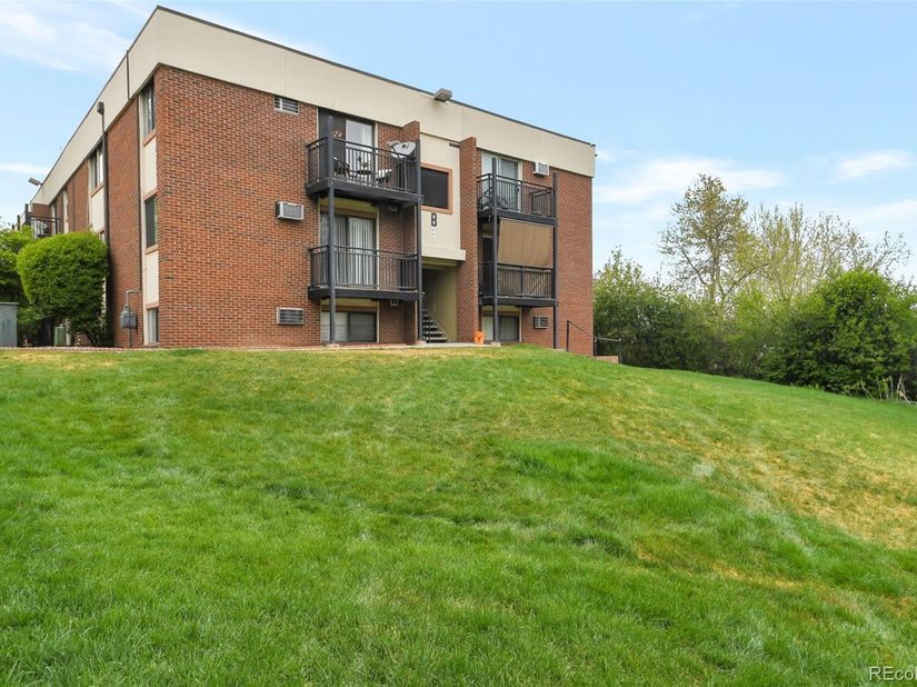 5995 W Hampden Avenue 18, Denver CO 80227