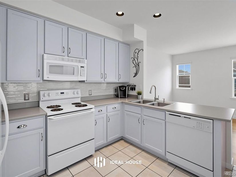 7454 E 28th Avenue 3, Denver CO 80238