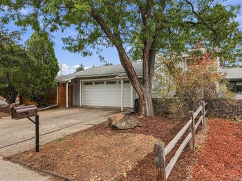 975 Roxwood Lane