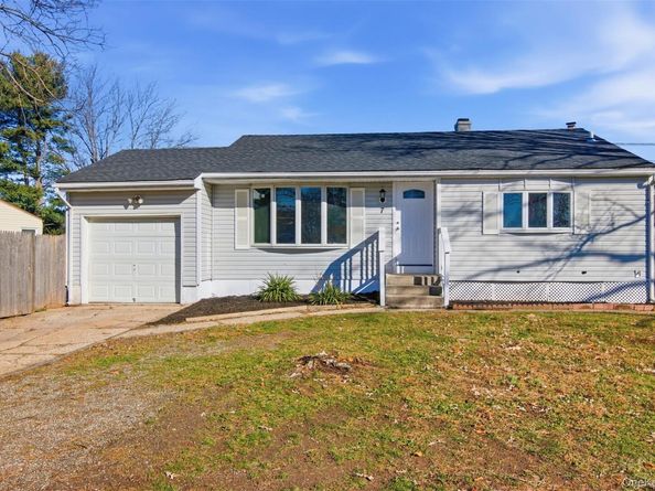 7 Chapel Hill Drive, Brentwood NY 11717