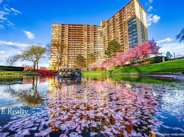 2 Bay Club Drive 17H, Bayside NY 11360