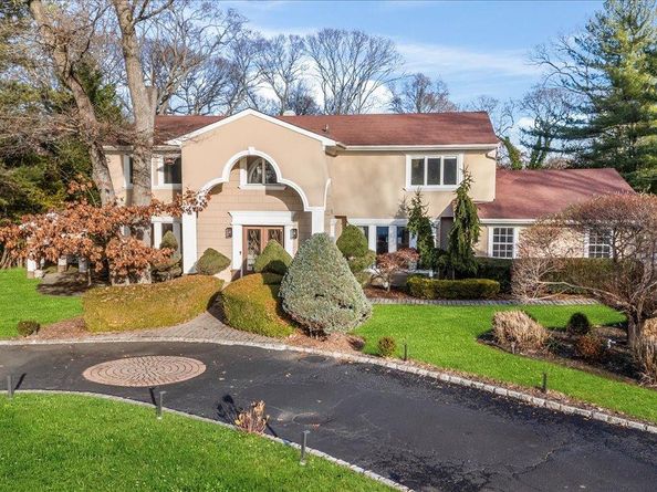 10 Faulkner Lane, Dix Hills NY 11746