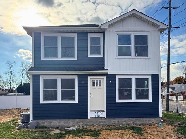 4 Lee Avenue, Bay Shore NY 11706