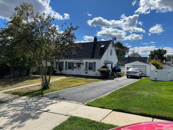 94 Sugar Maple Road, Levittown NY 11756