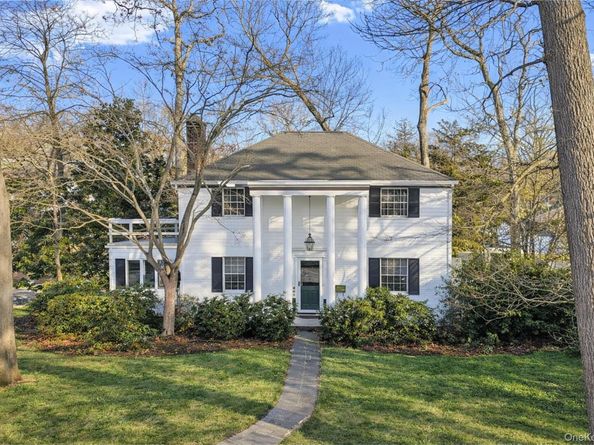 61 Squirrel Hill Road, East Hills NY 11577