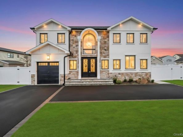 185 9th Street, Hicksville NY 11801