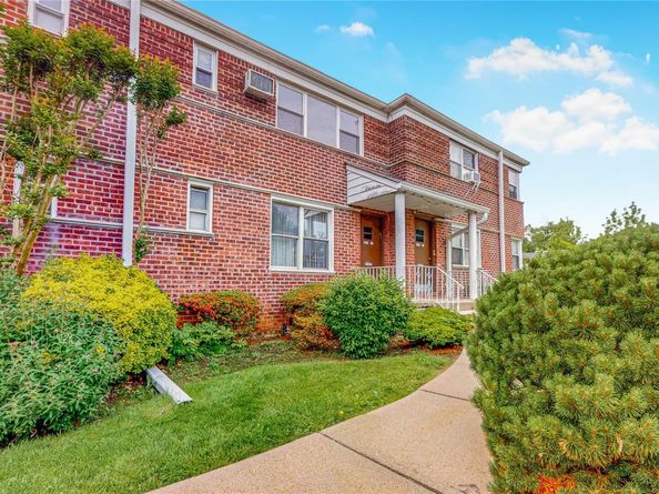 198-18 Pompeii Avenue 2, Hollis NY 11423