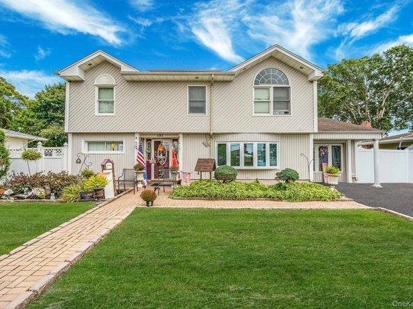 197 E 2nd Street, Deer Park NY 11729
