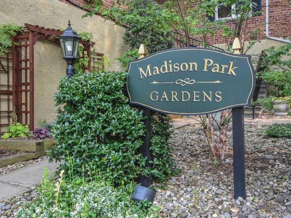 22 Madison Park L, Port Washington NY 11050