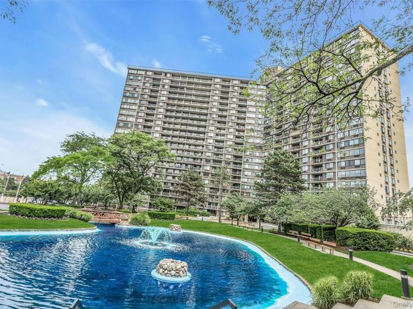 2 Bay Club 11F, Bayside NY 11360