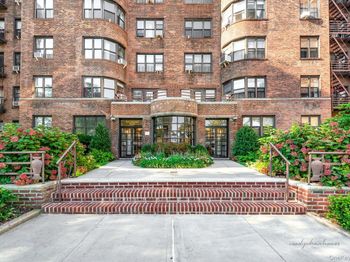 98-120 Queens Boulevard