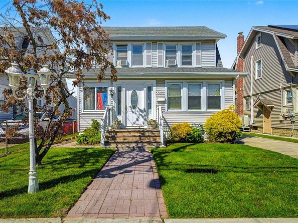 49 Malden Avenue, Lynbrook NY 11563