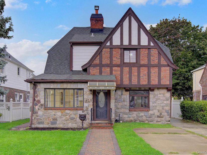 54 Surrey Lane, Hempstead NY 11550