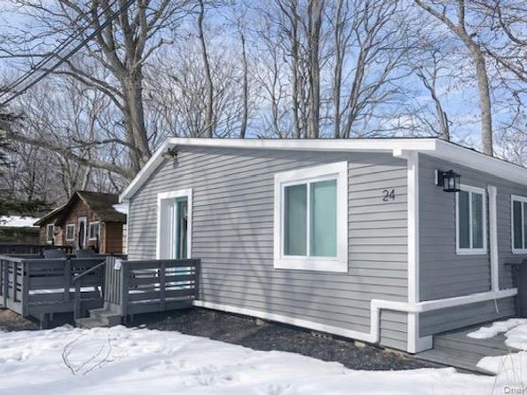 24 Anchor Path, Baiting Hollow NY 11933