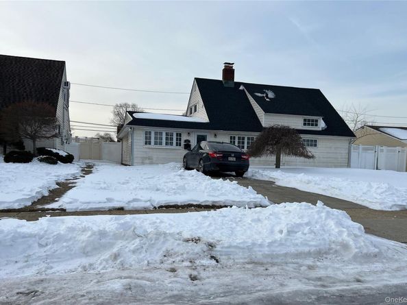 12 Wisteria Lane, Wantagh NY 11793