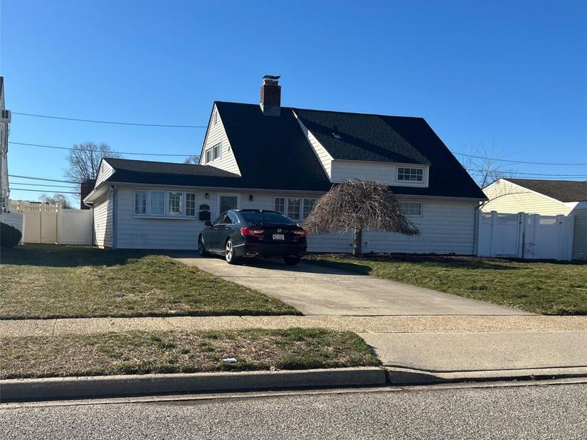 12 Wisteria Lane, Wantagh NY 11793